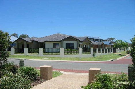 8 Travorten Dr, Bridgeman Downs, QLD 4035