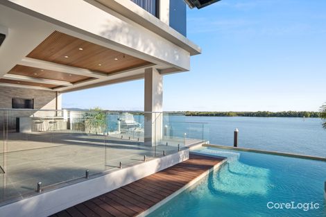 Property photo of 33 Knightsbridge Parade West Paradise Point QLD 4216