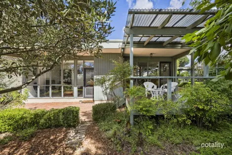 Property photo of 4 McGowen Close Spence ACT 2615