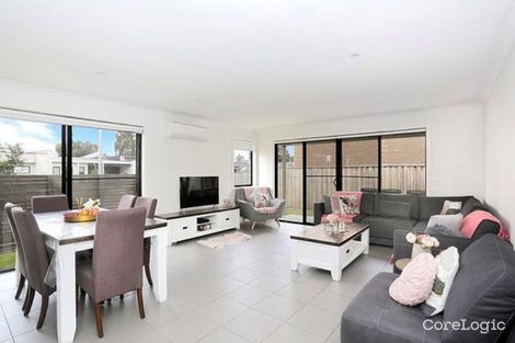 Property photo of 7 Oscar Circuit Roxburgh Park VIC 3064