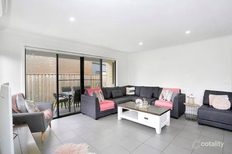 Property photo of 7 Oscar Circuit Roxburgh Park VIC 3064