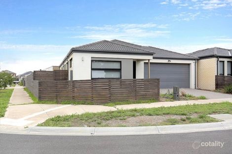 Property photo of 7 Oscar Circuit Roxburgh Park VIC 3064