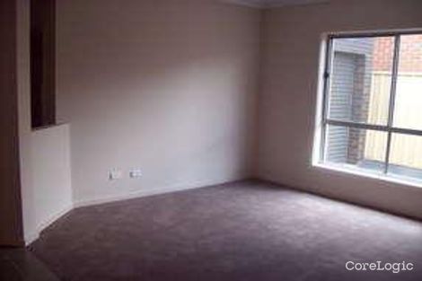 Property photo of 16 St Vincent Way Caroline Springs VIC 3023