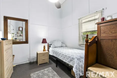 Property photo of 245 Torquay Terrace Torquay QLD 4655
