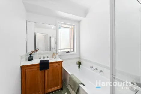 Property photo of 21 Golf Links Road Berwick VIC 3806