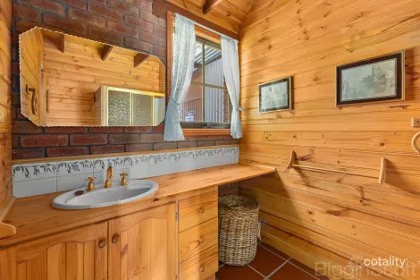 Property photo of 26 Nowland Track Eganstown VIC 3461