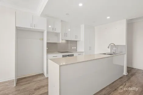 Property photo of 6/33 Humpybong Esplanade Redcliffe QLD 4020