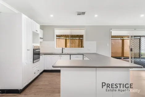 Property photo of 3 Nicol Place Hinchinbrook NSW 2168