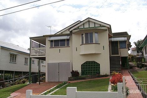 22 Waverley Rd, Camp Hill, QLD 4152