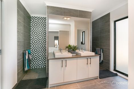 Property photo of 24 McKenzie Way McKenzie Hill VIC 3451