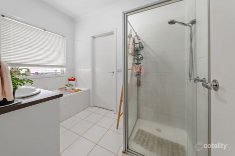 Property photo of 2 Brack Place Caroline Springs VIC 3023