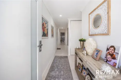 Property photo of 4/50 Toledo Drive Hocking WA 6065