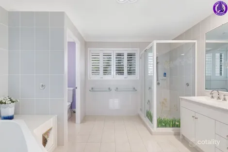 Property photo of 63 Highvale Drive Helensvale QLD 4212