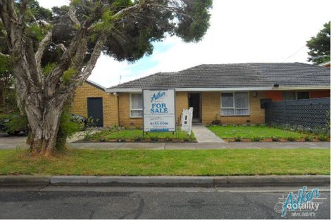 3 Gardenia Cres, Cheltenham, VIC 3192