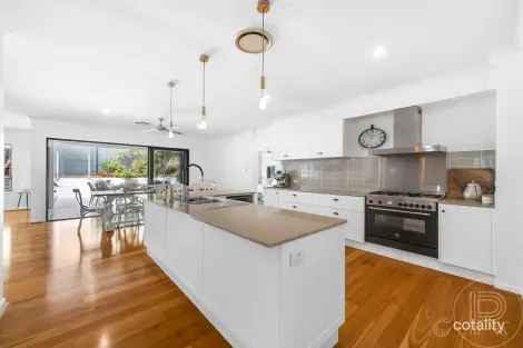 Property photo of 22 Quinine Crescent Mountain Creek QLD 4557