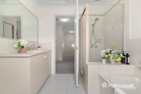 Property photo of 8 Lyell Walk Forest Hill VIC 3131
