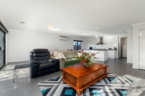 Property photo of 18B Kollmorgen Place Bairnsdale VIC 3875