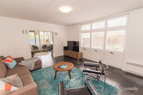 1 Hallett Rd, Erindale, SA 5066