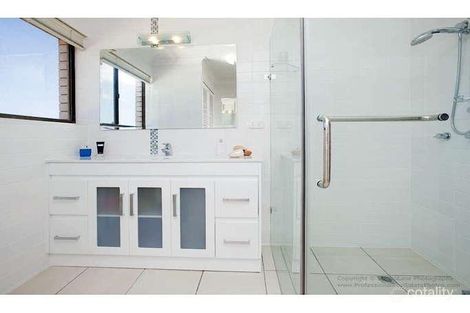 Property photo of 6/57 Milton Avenue Paradise Point QLD 4216