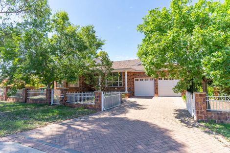 Property photo of 8 Booth Crescent Orange NSW 2800