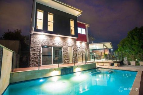 Property photo of 2 Arncliffe Close Carindale QLD 4152