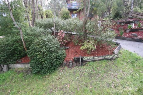 18 Landau Dr, Warranwood, VIC 3134