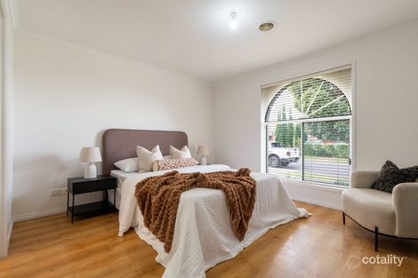 Property photo of 33 Bowral Loop Craigieburn VIC 3064