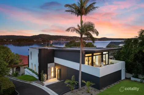 Property photo of 137A Albany Street Point Frederick NSW 2250