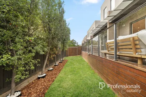 Property photo of 9 Ochre Place Mount Waverley VIC 3149