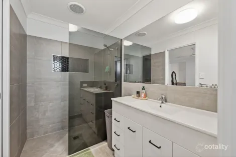 Property photo of 14 Blackthorn Street Mount Low QLD 4818