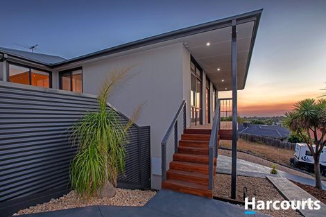 Property photo of 18 Justin Place Pakenham VIC 3810