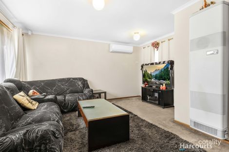 Property photo of 4 Osborn Grove Pakenham VIC 3810