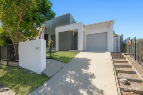 2 Valhalla St, Clinton, QLD 4680