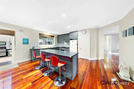 Property photo of 1 Tucker Place Caroline Springs VIC 3023