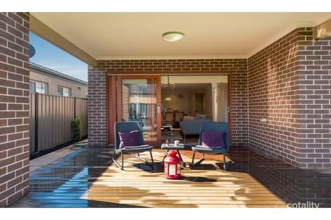 Property photo of 25 Brickwood Circuit Craigieburn VIC 3064