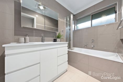 Property photo of 13 Diamond Avenue Albanvale VIC 3021