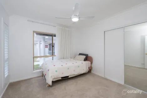 Property photo of 32 Clipper Boulevard Clear Island Waters QLD 4226