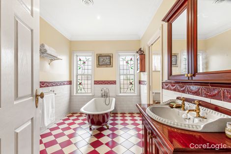 18 Sovereign Way, Hillside, VIC 3037