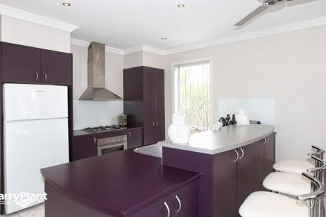 Property photo of 10 Roanoke Green Craigieburn VIC 3064