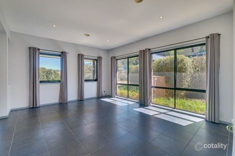 Property photo of 27 Dillwynia Crescent Jerrabomberra NSW 2619