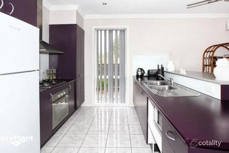 Property photo of 10 Roanoke Green Craigieburn VIC 3064