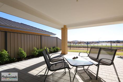 18 Terracina Pkwy, Piara Waters, WA 6112