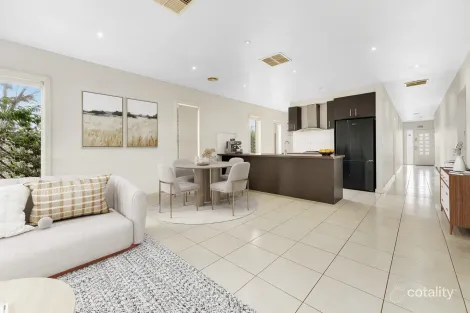 Property photo of 5 Channelle Close Hampton Park VIC 3976