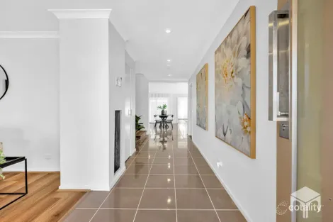 Property photo of 110 Eltham Parade Manor Lakes VIC 3024