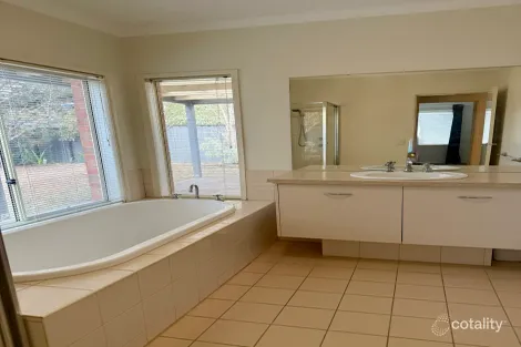 Property photo of 39 Miles Franklin Boulevard Point Cook VIC 3030