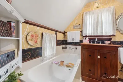 Property photo of 102 Long Road Tamborine Mountain QLD 4272