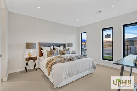 Property photo of 92 Yaralla Circuit Clyde VIC 3978