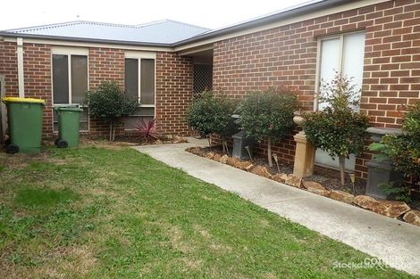 Property photo of 33 Currawong Crescent Pakenham VIC 3810