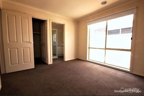 Property photo of 33 Currawong Crescent Pakenham VIC 3810