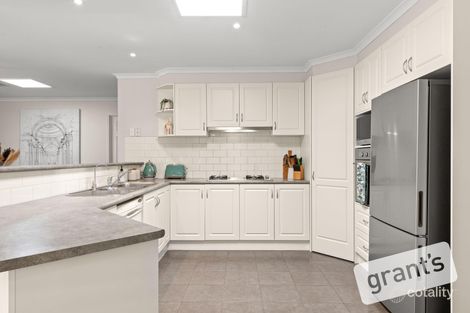 Property photo of 8 Lairds Rise Garfield VIC 3814